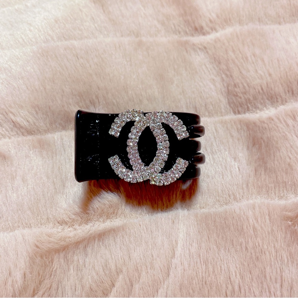 HAIR CLAW